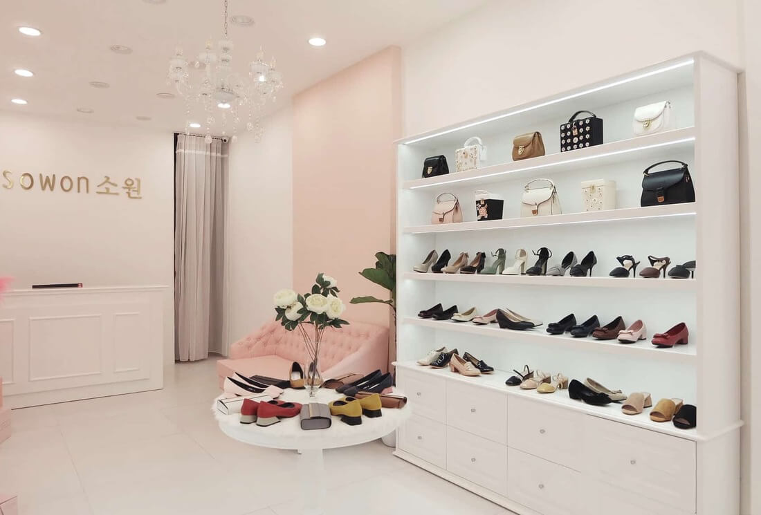 Thiết kế kệ trưng bày cửa hàng giày dép dạng tròn Pendecor
