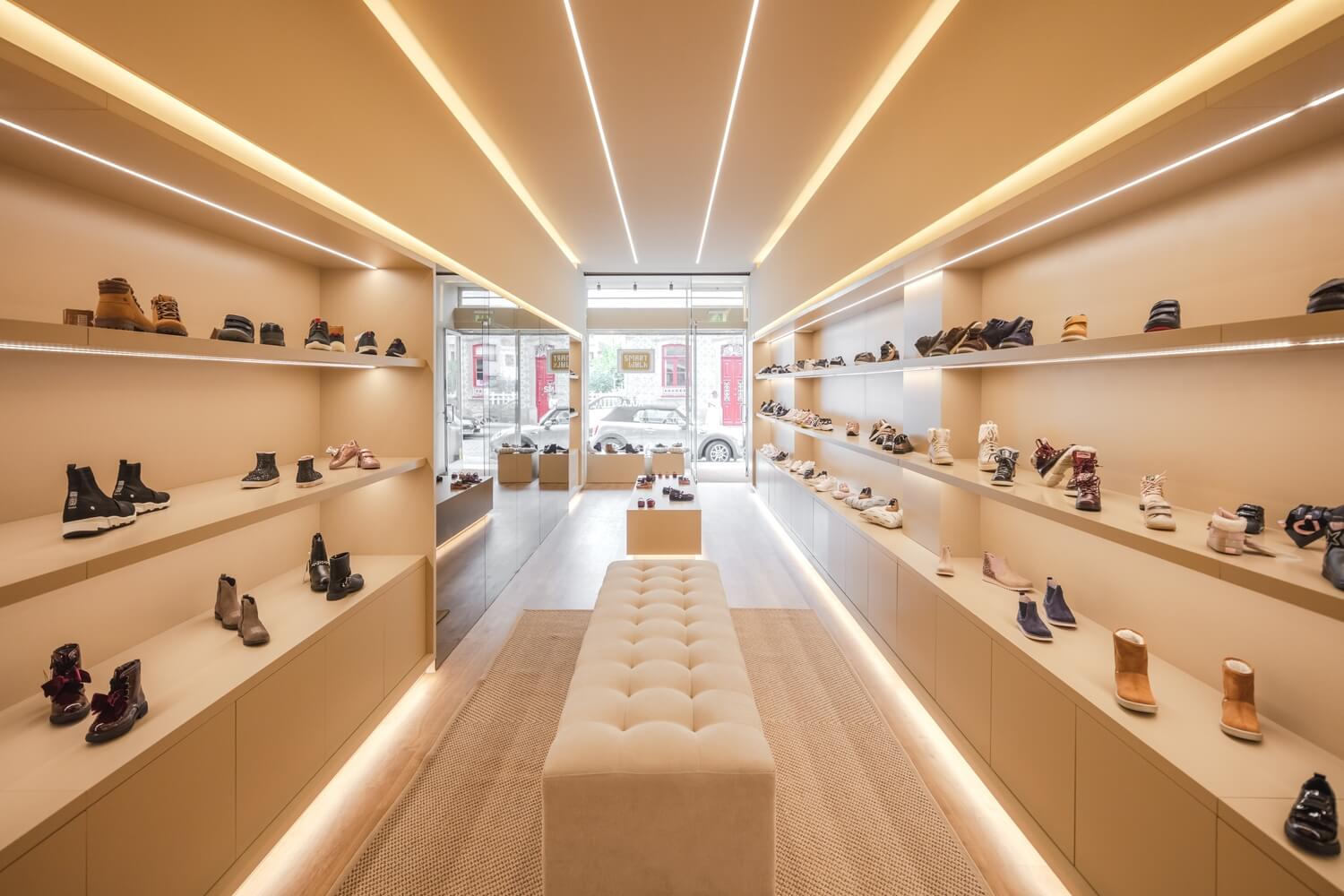 thiết kế shop giày dép trẻ em Pendecor