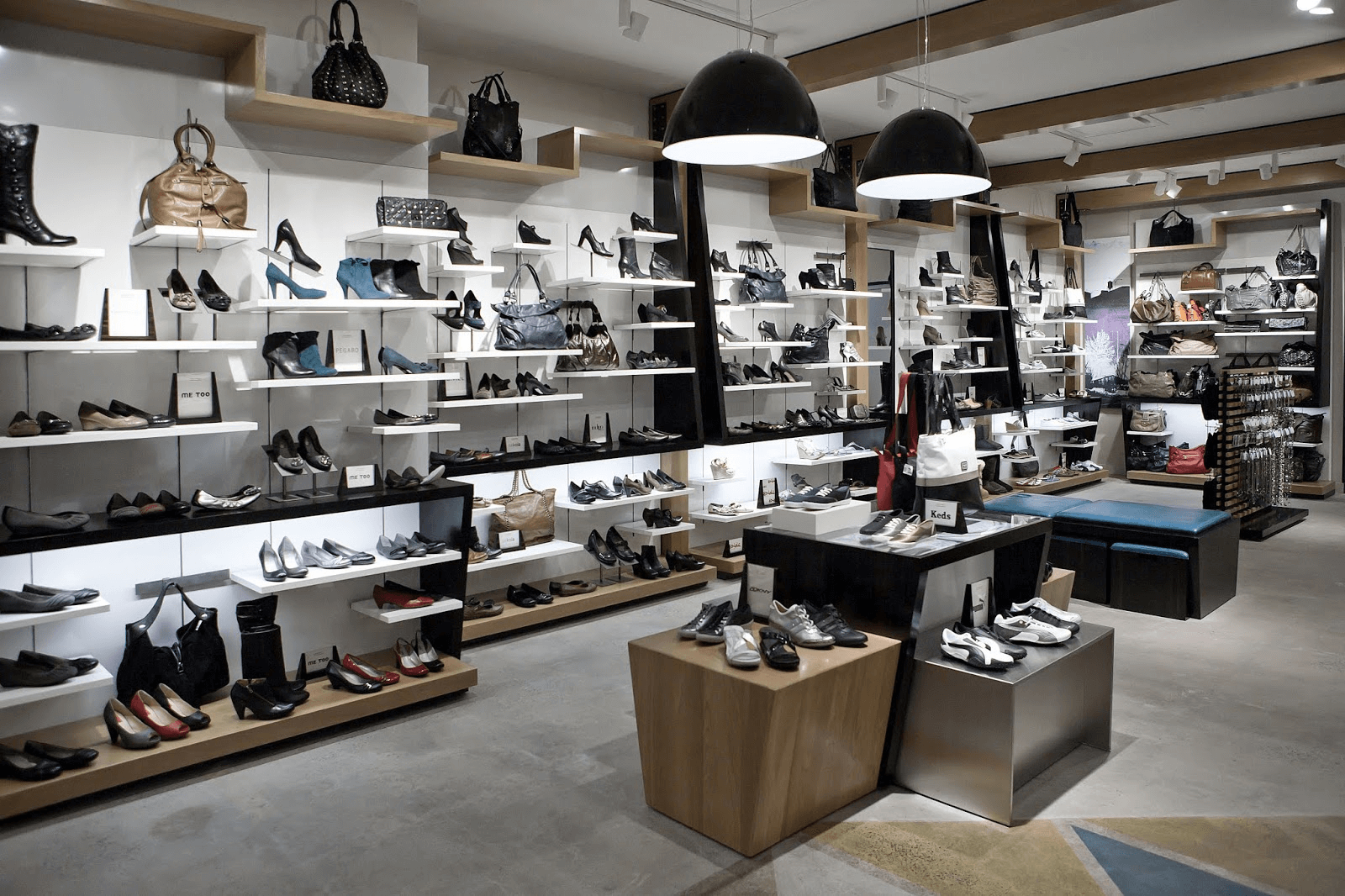 thiết kế shop giày nhỏ Pendecor