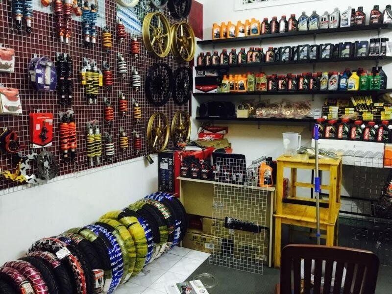 cửa hàng bán phụ tùng xe máy Pendecor