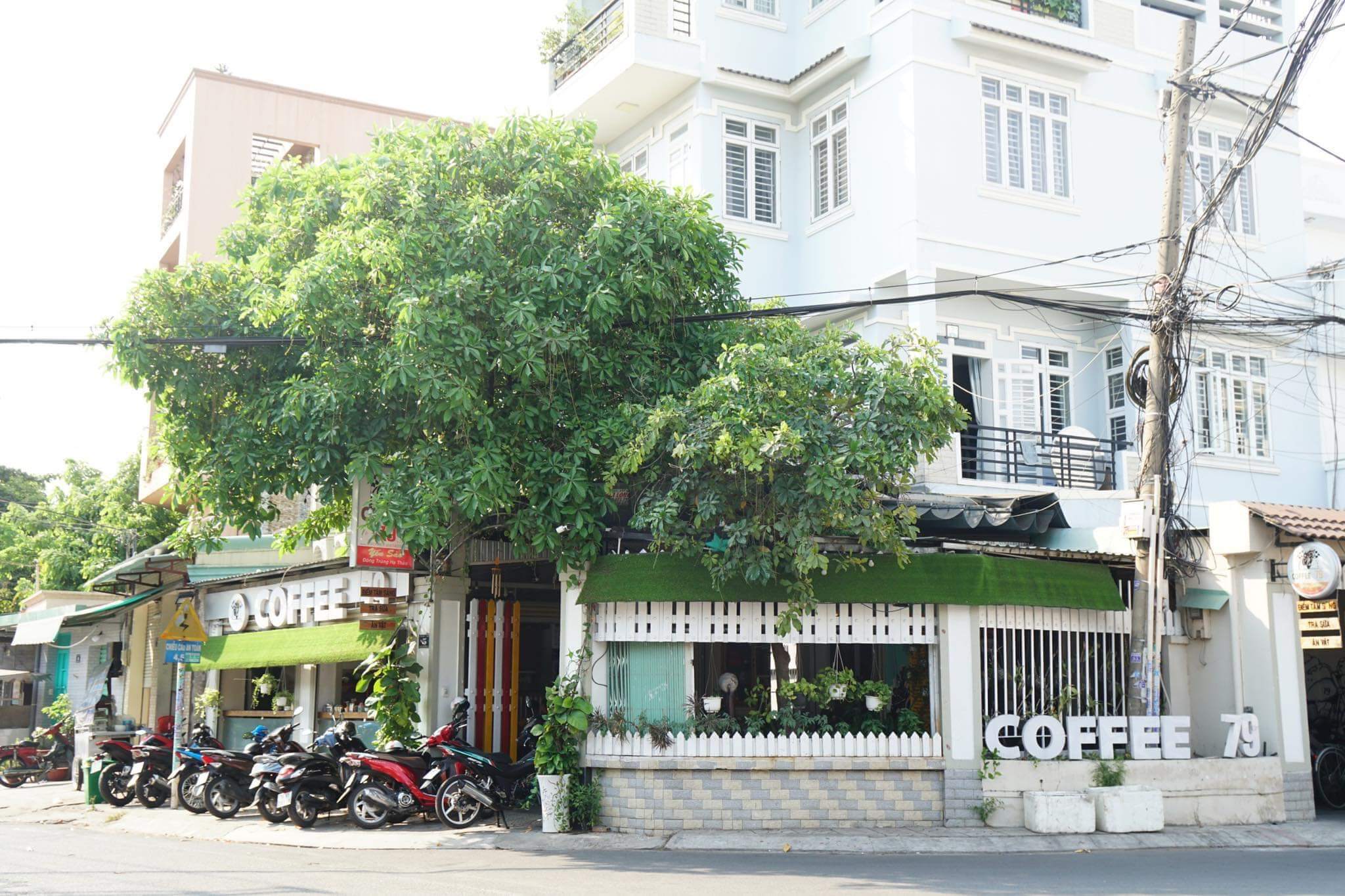 thiết kế quán cà phê góc phố Pendecor