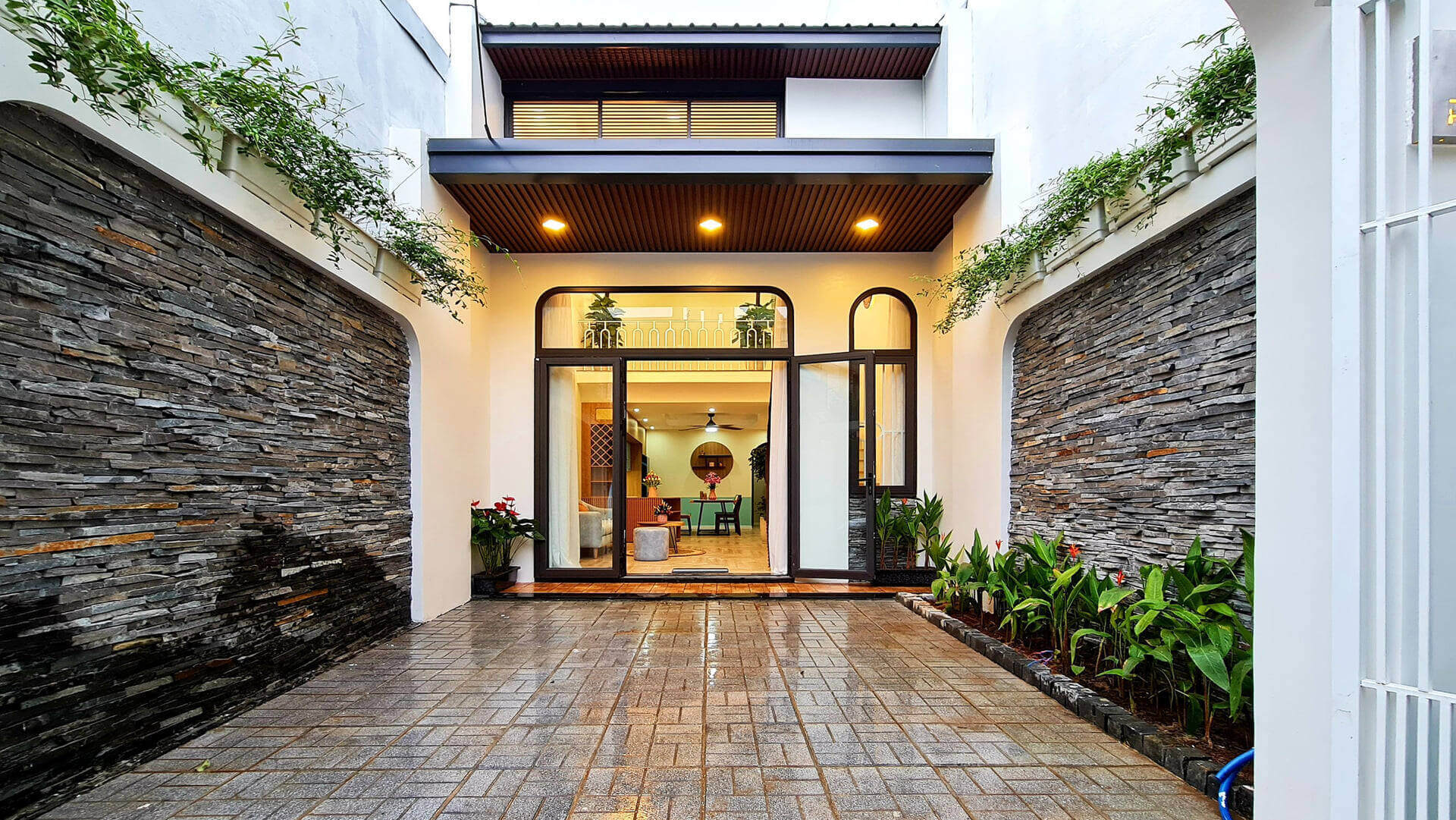 mặt tiền nhà gác lửng cấp 4 Pendecor