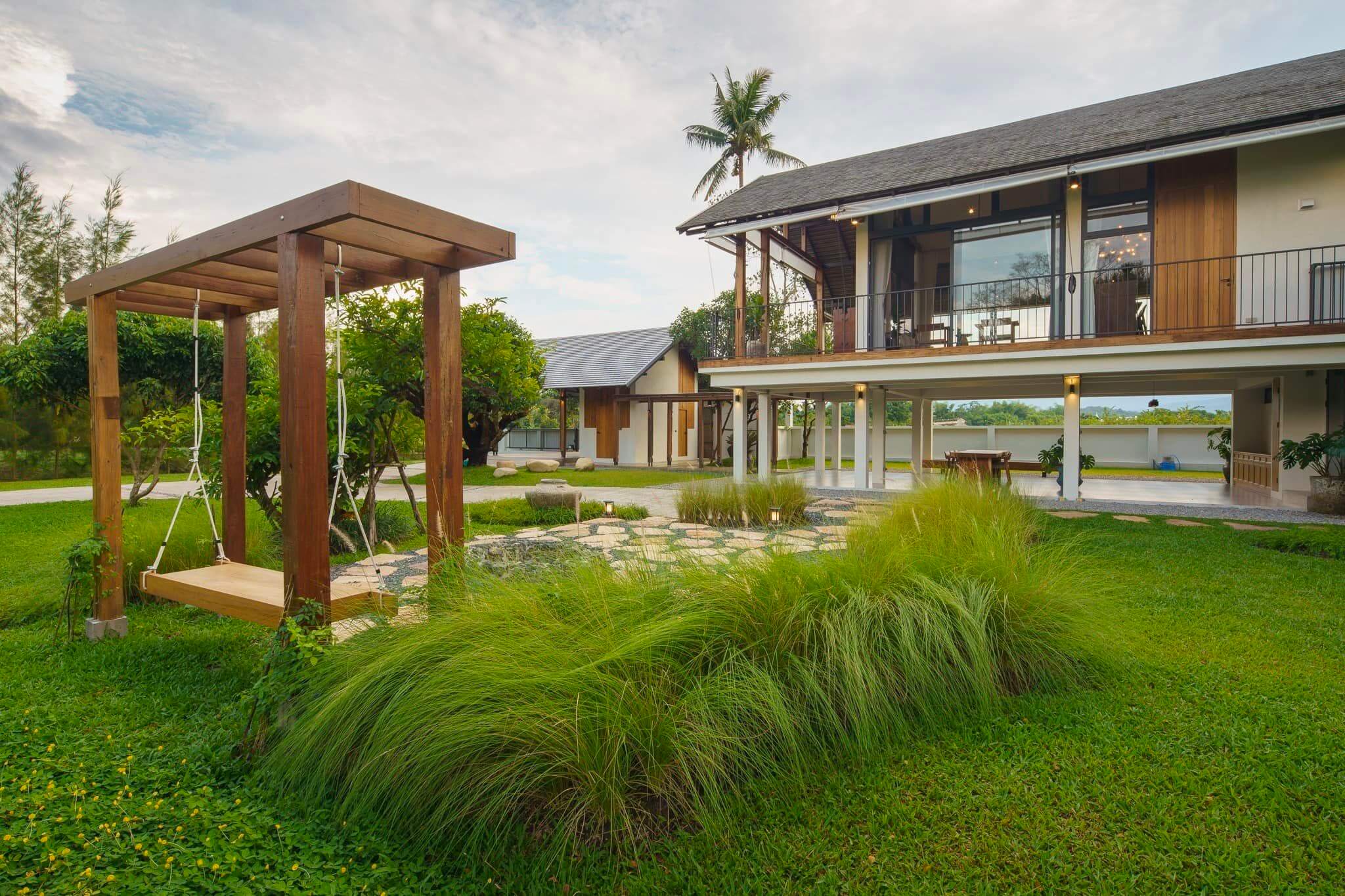 trang trí mặt tiền nhà vuông 2 tầng Pendecor