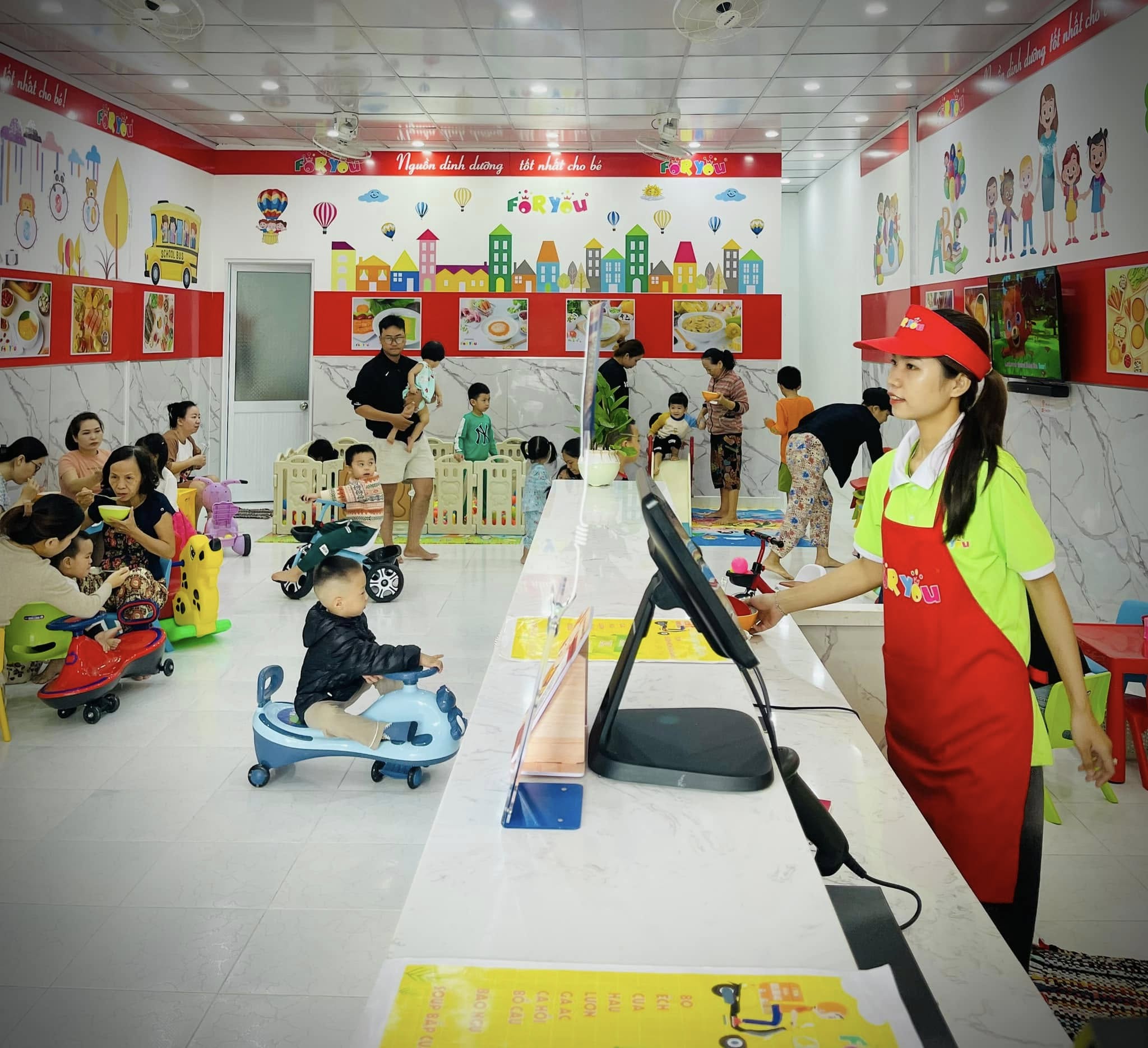 thiết kế cửa hàng đẹp Pendecor